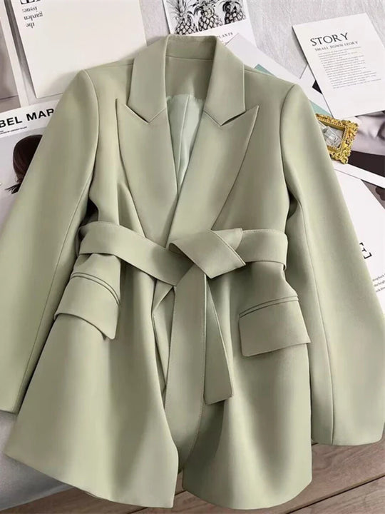 Heidi-Mode | Stilvolle Blazer mit Gürtel für Einen Modernen Look