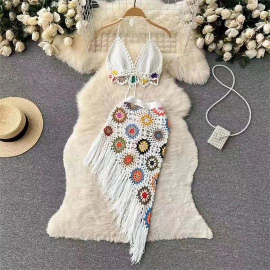 Heidi-Mode | Frauen 2 Teiliges Outfit Set Boho Lochschnitt Häkelstrick Halterneck Bh Top und Asymmetrischer Fransen Mini Rock Strand Cover Up