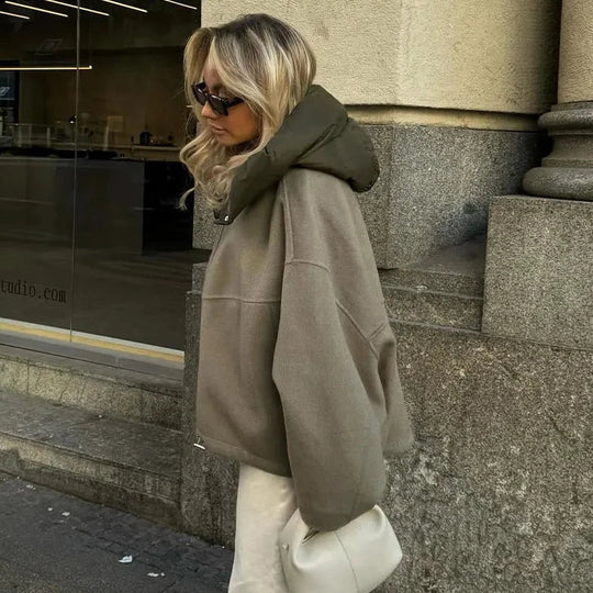 Lässige lockere Damenjacke mit Kapuze