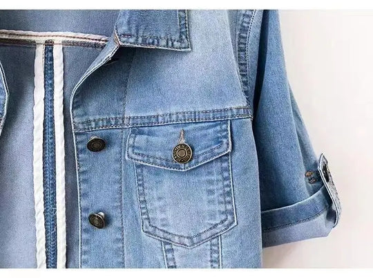 Einfarbige Jeansjacke mit kurzen Ärmeln