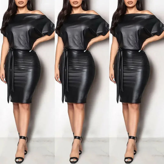 Schulterfreies Kleid aus Kunstleder