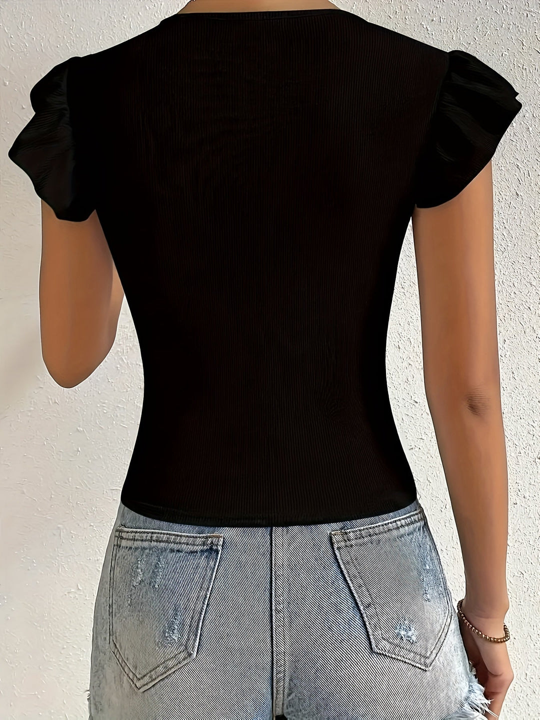 Heidi-Mode | Schwarzes T-shirt mit Rüschen für Damen