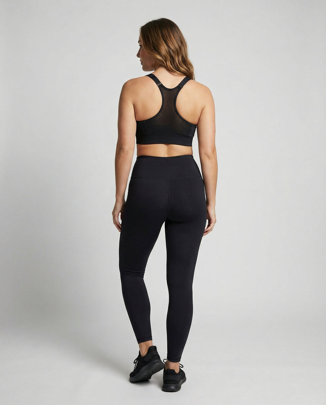 Ein Sport-BH in großen Größen mit Reißverschluss neu formuliert