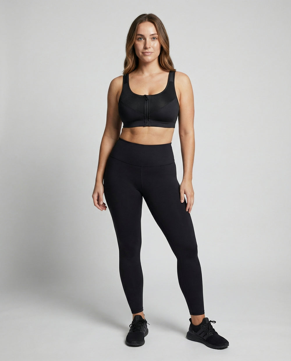 Ein Sport-BH in großen Größen mit Reißverschluss neu formuliert