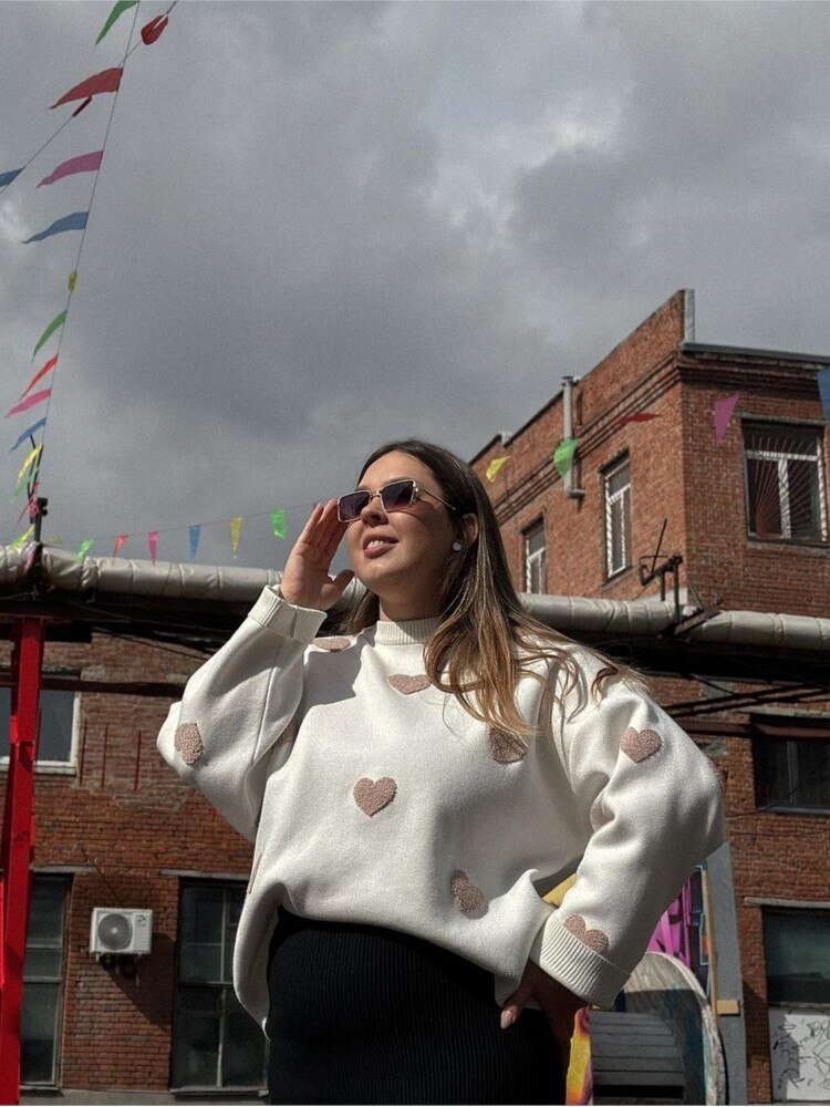 Heidi-Mode | Pullover mit gestickten Herzen