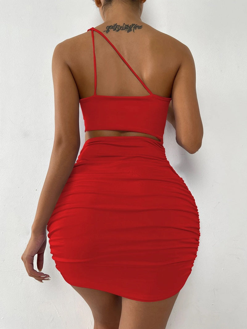 – Atemberaubendes One-Shoulder-Kleid
