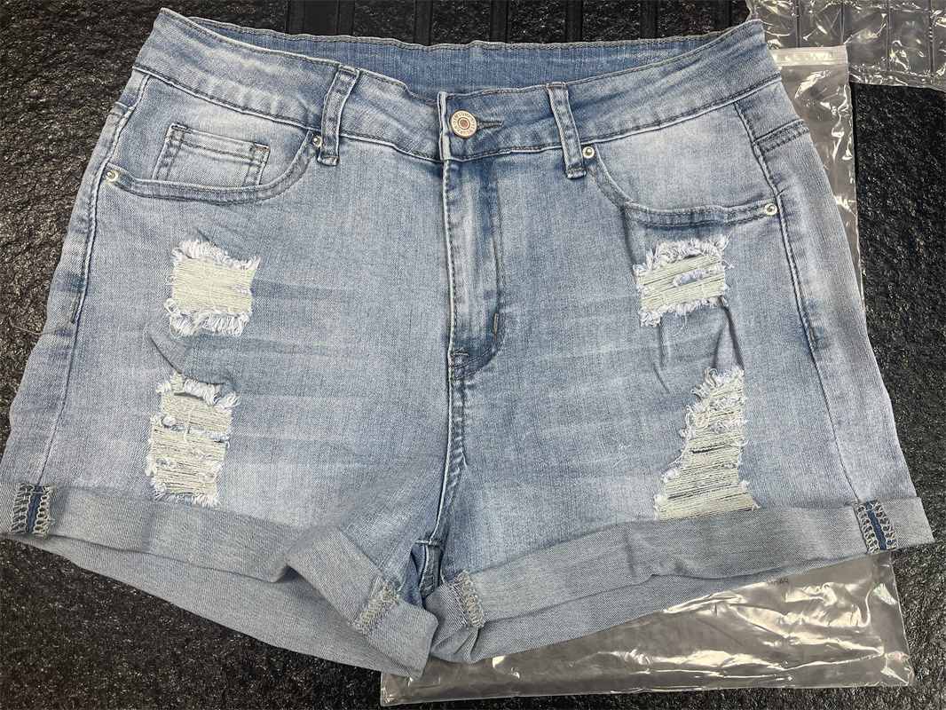 Heidi-Mode | Beinabschluss Ripped Jeans Shorts