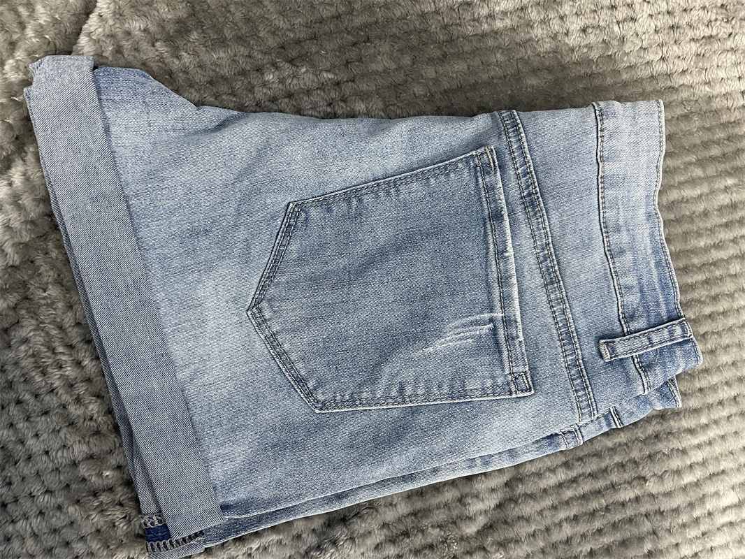 Heidi-Mode | Beinabschluss Ripped Jeans Shorts