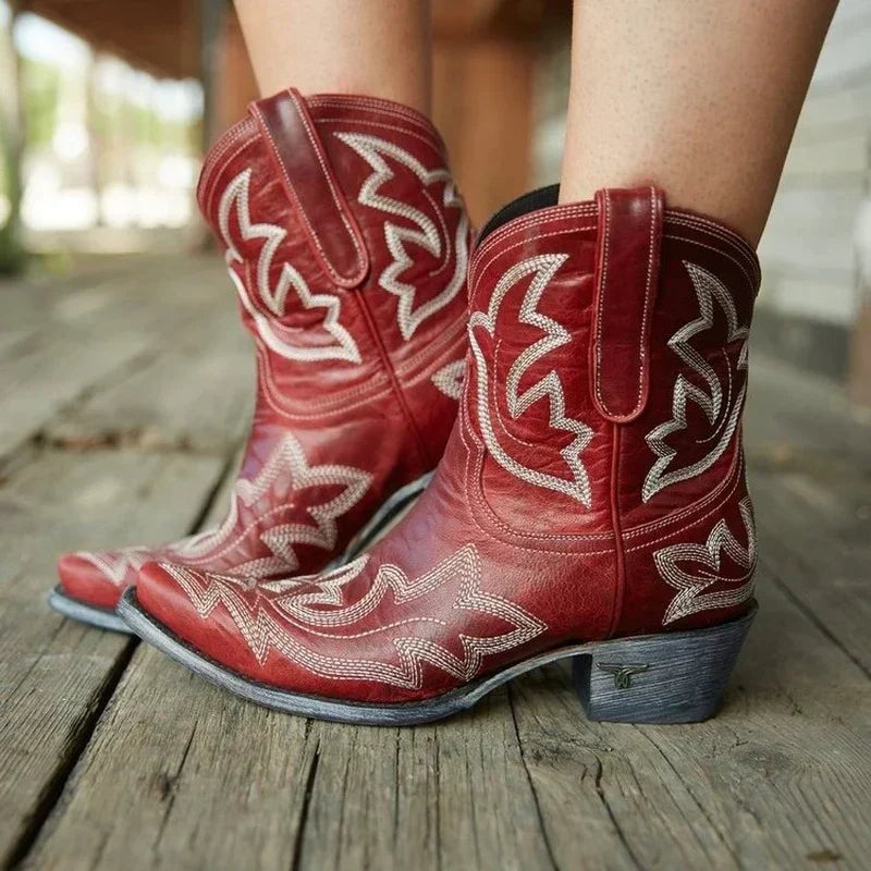 Heidi-Mode | Bestickte Cowboy-Stiefel