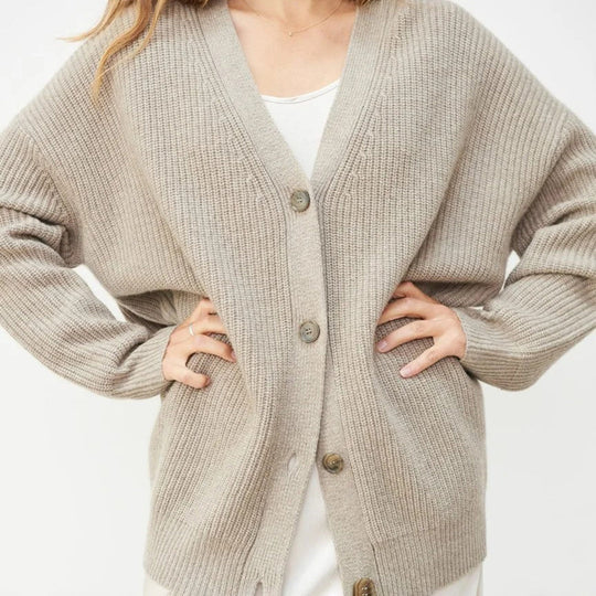 Heidi-Mode | Eng Anliegender Strickjacke für Frauen