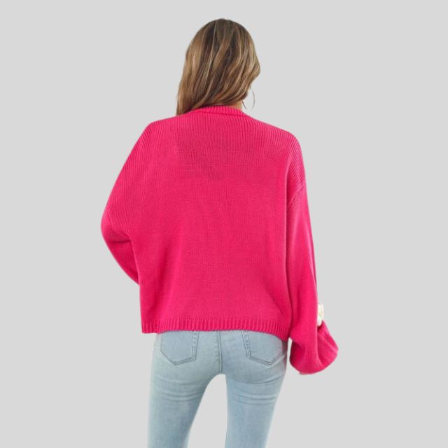 Lebendiger Pullover mit Blumenapplikation