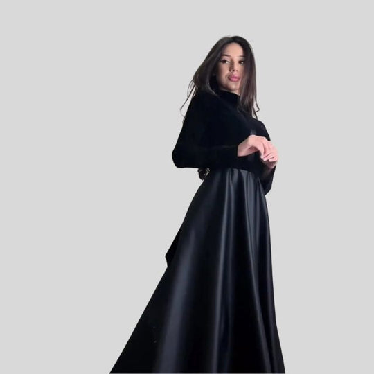 Elegantes Rollkragenkleid aus Samt mit weitem Rock