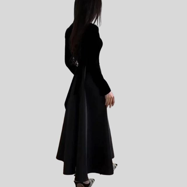 Elegantes Rollkragenkleid aus Samt mit weitem Rock