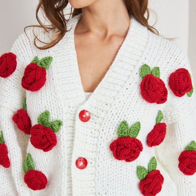 Pullover mit Blumenapplikationen und Ballonärmeln