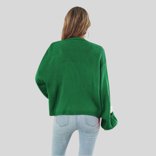 Lebendiger Pullover mit Blumenapplikation