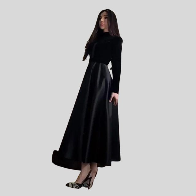 Elegantes Rollkragenkleid aus Samt mit weitem Rock