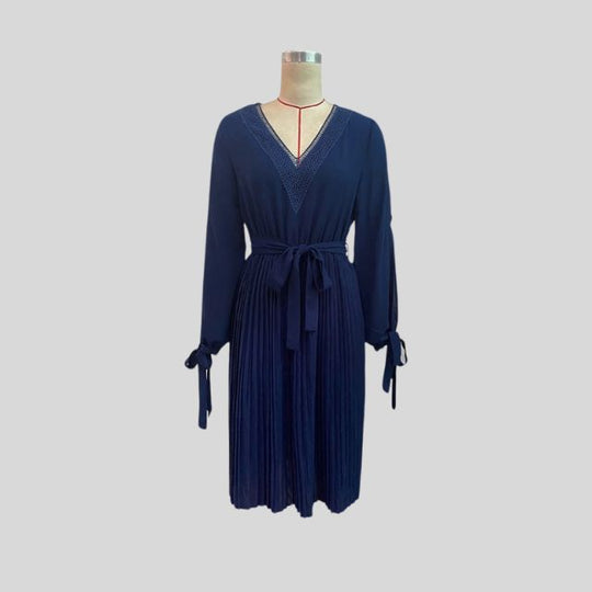 Elegantes Plissiertes Midi-Kleid mit Schleifenärmeln in Lila Marineblau