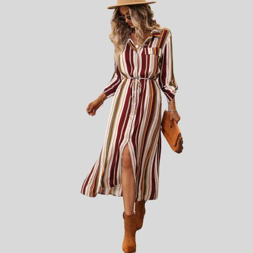 Gestreiftes Hemdblusenkleid mit Gürtel und hohem Schlitz