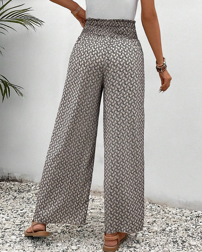 Geometrisch gemusterte Hose mit ausgestelltem Bein