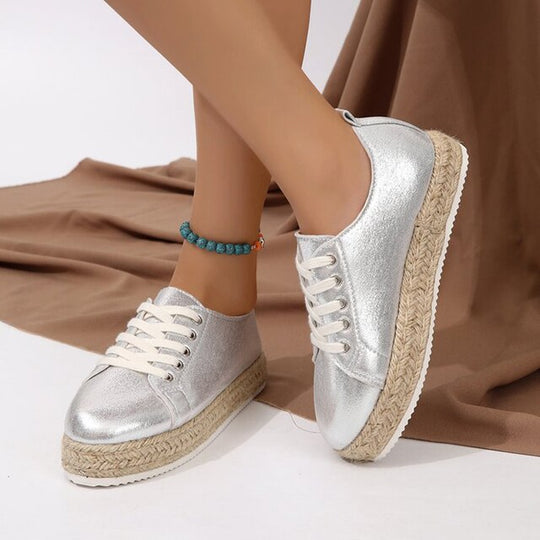 Heidi-Mode | Auffälliger Silberner Sneaker
