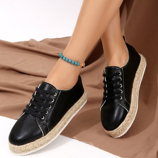 Heidi-Mode | Auffälliger Silberner Sneaker