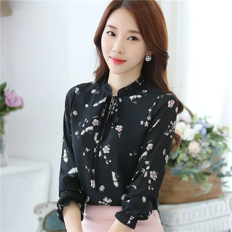 blouse met bloemenpatroon en strikkraag