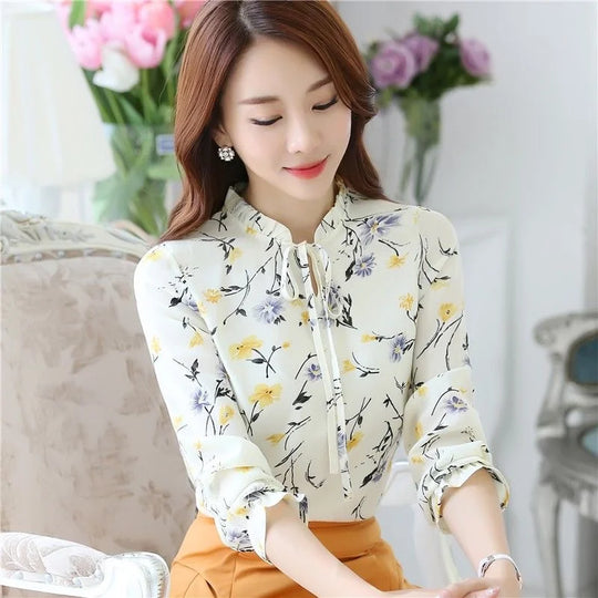 blouse met bloemenpatroon en strikkraag