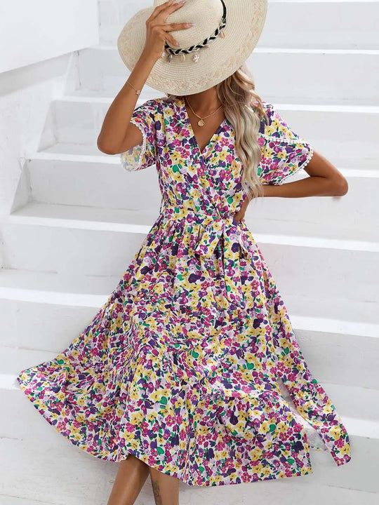 Sommerkleid mit floralem Print und V-Ausschnitt