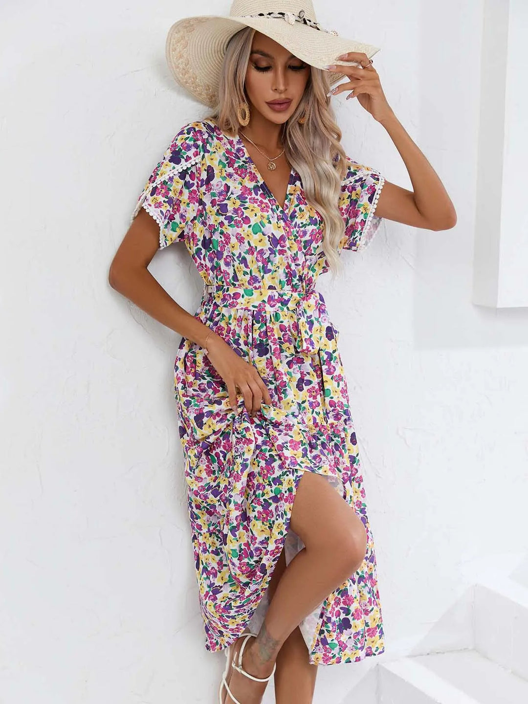 Sommerkleid mit floralem Print und V-Ausschnitt