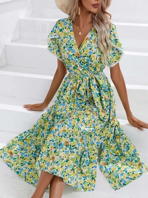 Sommerkleid mit floralem Print und V-Ausschnitt