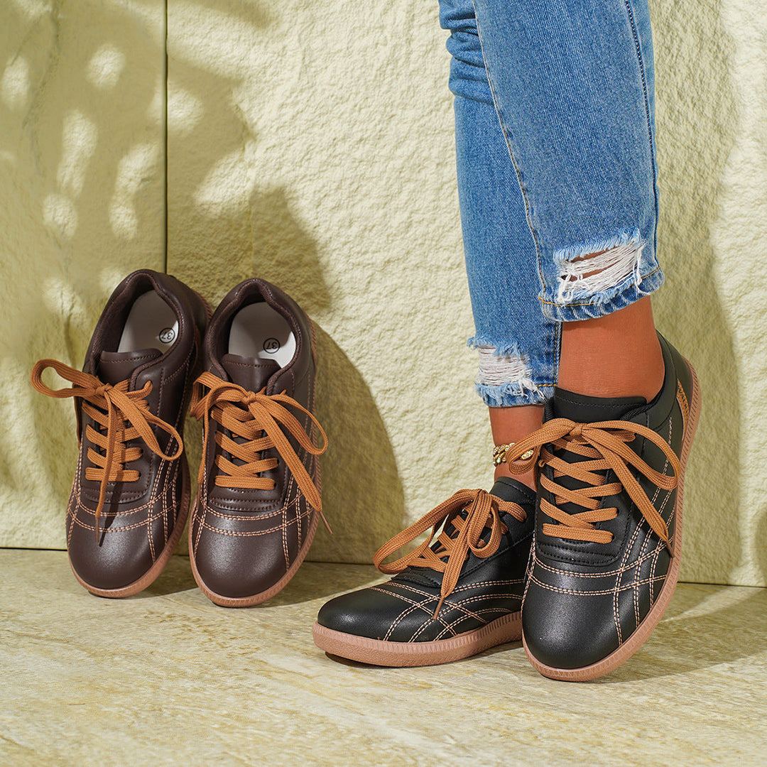 Heidi-Mode | Retro Sneaker mit Schnürsenkeln