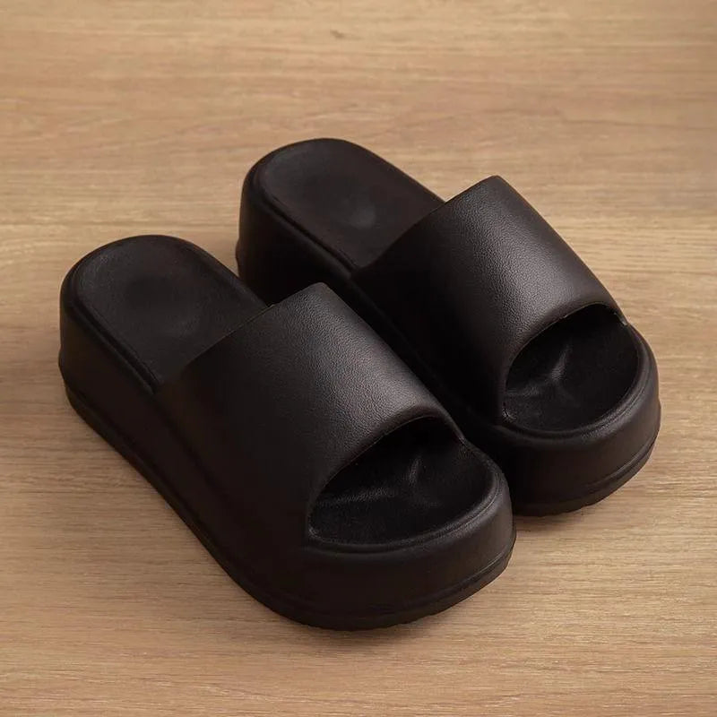 Heidi-Mode | Flache Pantoletten mit 7 cm hohem Absatz