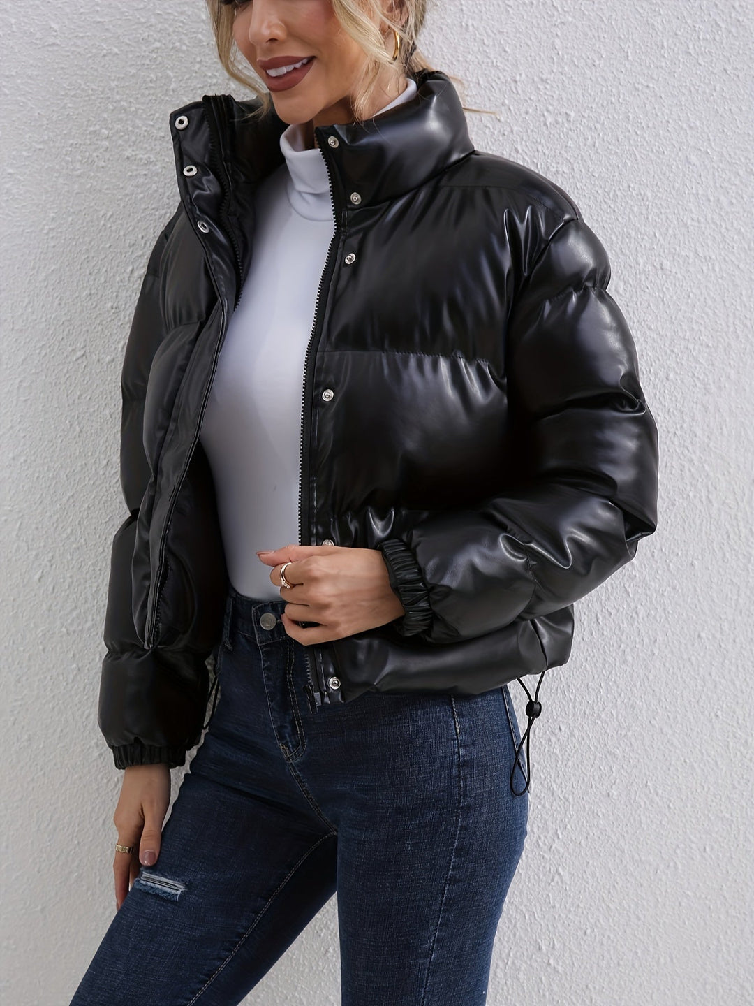Heidi-Mode | Kurze Schwarze Daunenjacke mit Daunenfüllung