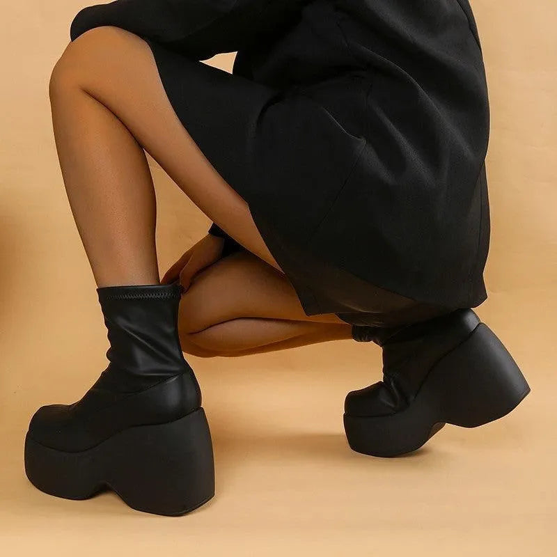 Heidi-Mode | Chelsea boot with elastic wedge heel made of leather
