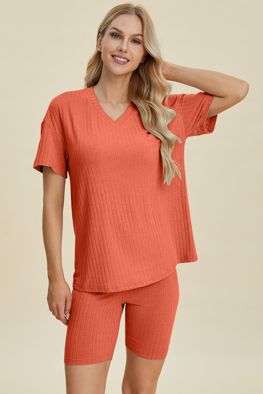 Heidi-Mode | Basic Bae Vollgröße Geripptes V-Ausschnitt Kurzarm Oberteil und Shorts Set
