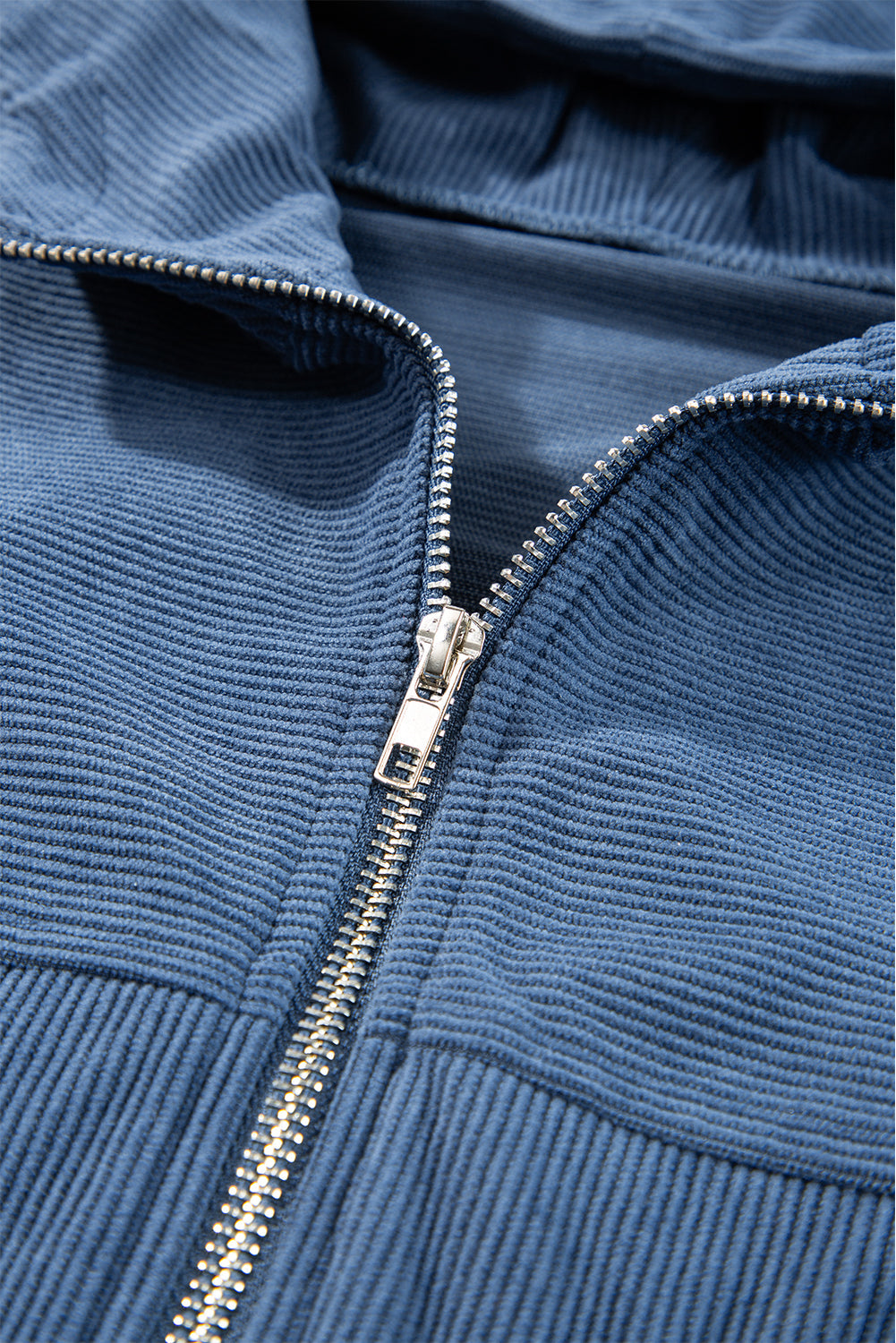 Blaugrüne Cordjacke Mit Kordelzug Und Kapuze Und Reißverschluss