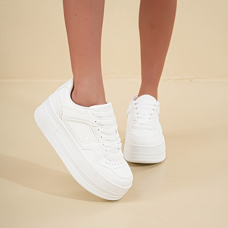Heidi-Mode | Weiße Plateau Sneakers Trendy & Bequem