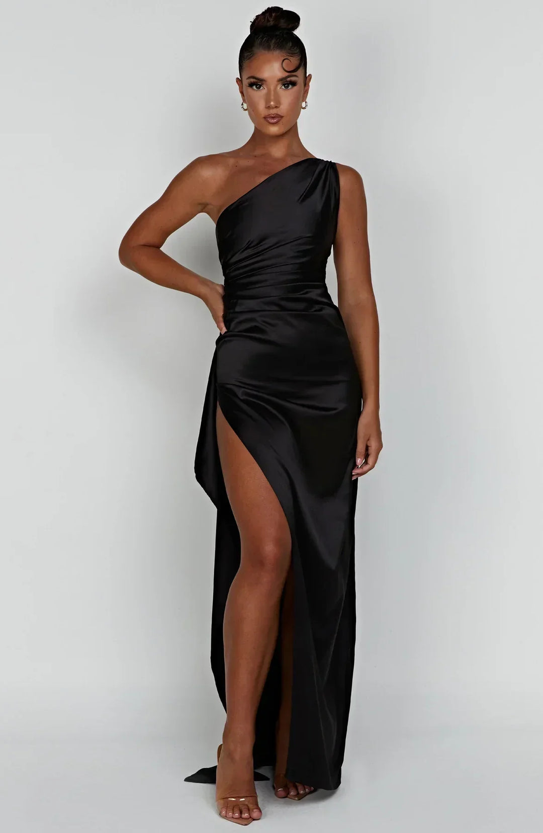 Kleid | One-Shoulder-Schlitzkleid aus Satin