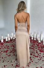 Damen-Maxikleid aus Satin mit einer Schulter und Plissee