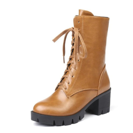 Heidi-Mode | Die Ultimativen Klobigen Stiefel für Unaufhaltsamen Stil
