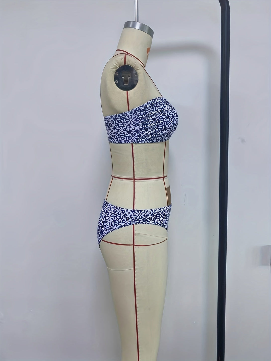 Heidi-Mode | Blauer Bandeau-Bikini Extrem Drückende Blumen, Hohe Taille