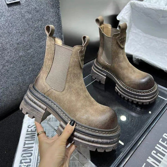 Heidi-Mode | Retro-British style boots with chunky heel