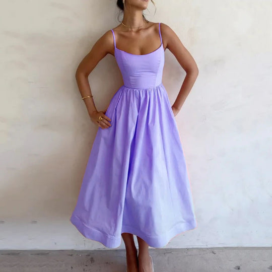 Heidi Mode | Einfarbiges Kleid mit U-Ausschnitt und Strapsen