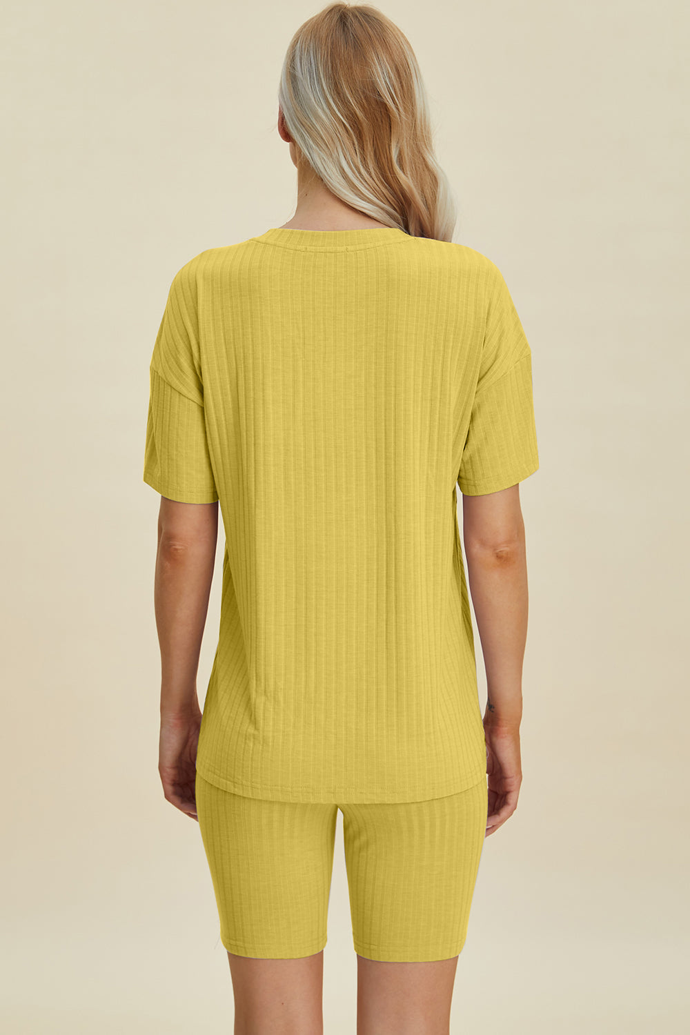 Heidi-Mode | Basic Bae Vollgröße Geripptes V-Ausschnitt Kurzarm Oberteil und Shorts Set