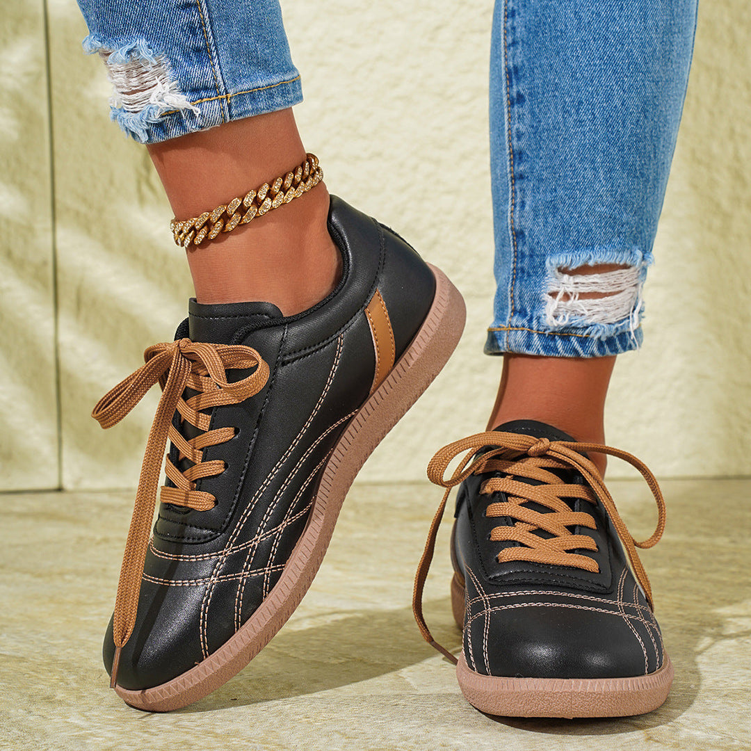 Heidi-Mode | Retro Sneaker mit Schnürsenkeln