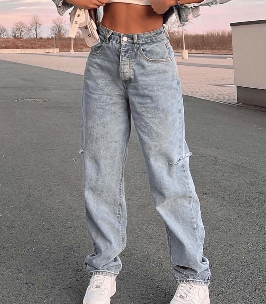 Baggy-Jeans mit seitlichen Schlitzen