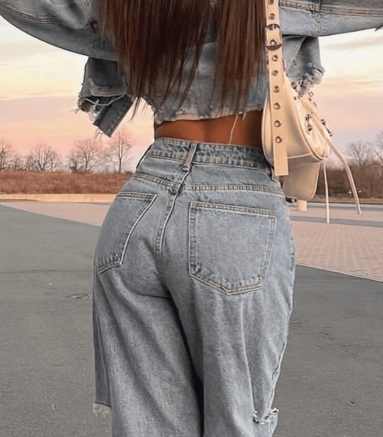 Baggy-Jeans mit seitlichen Schlitzen