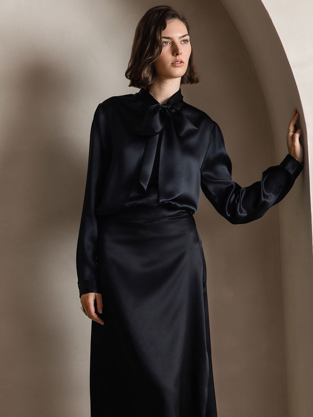 Heidi-Mode | Damen Elegante Seidenbluse mit Schlipskragen und Langen Ärmeln