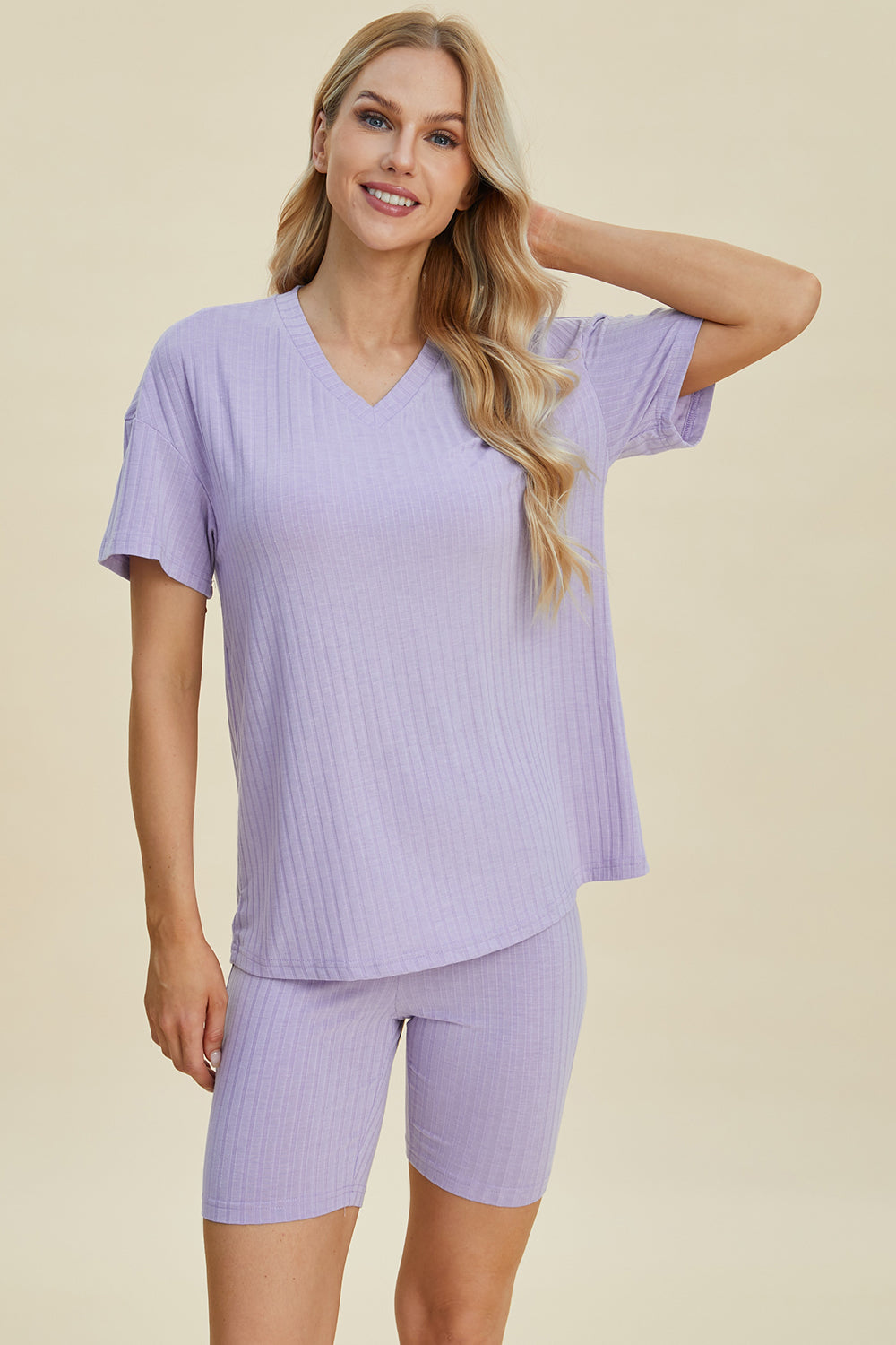 Heidi-Mode | Basic Bae Vollgröße Geripptes V-Ausschnitt Kurzarm Oberteil und Shorts Set