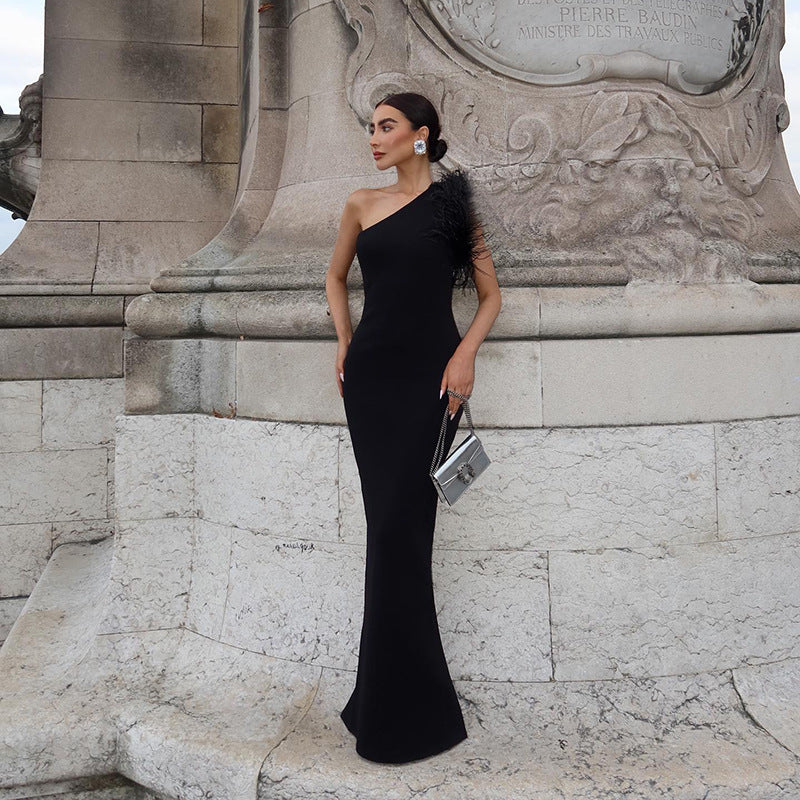 Elegantes Fellkleid mit Bardot-Ausschnitt